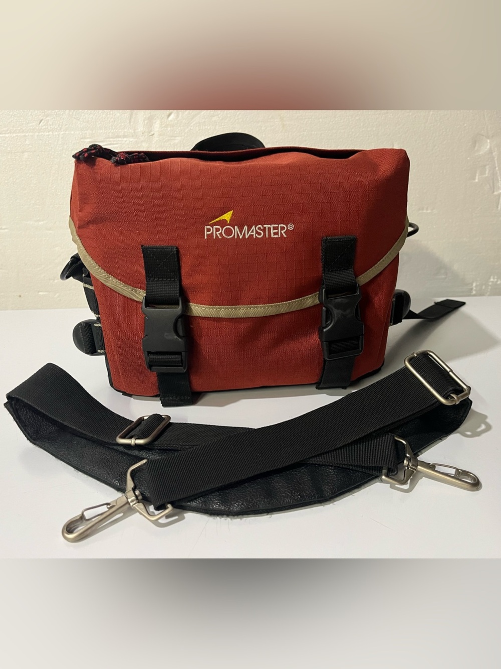 Promaster medium camera case with accessories and organizing pockets, paprika
